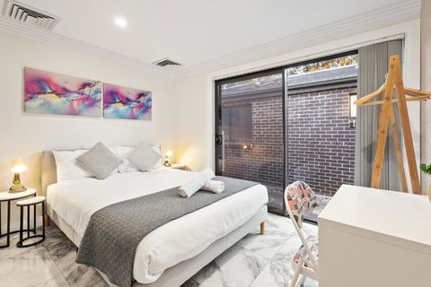 Quaint Double Room - Centrally Located At Glenfield - Shared Bathroom - Accommodation Port Hedland 1