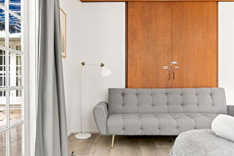 Quaint Queen Room - Convenient Location In Lindfield - Shared Bathroom - Accommodation Port Hedland 2