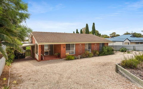 Ratties Residence 6 Carnegie St Port Ellliot - No Linen Included - Accommodation Port Hedland 2