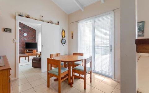 Ratties Residence 6 Carnegie St Port Ellliot - No Linen Included - Accommodation Port Hedland 3