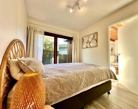Private Access Retreat 1 Queen Bedroom W Stunning Pool And Ocean Views - Accommodation Port Hedland 2