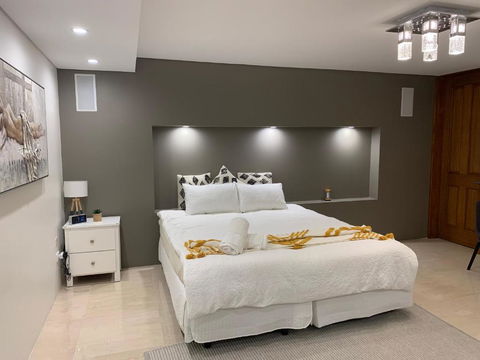 Putney Studio, Short Drive To Parklands & Olympic Park - Accommodation Port Hedland 3
