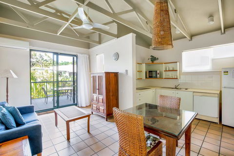 Baden 11 - Rainbow Shores, Couples Beachside Escape, Aircon, Pools - Accommodation Port Hedland 0