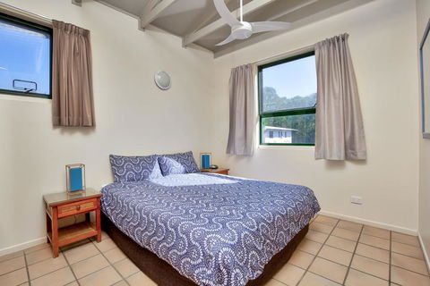 Baden 11 - Rainbow Shores, Couples Beachside Escape, Aircon, Pools - Accommodation Port Hedland 3