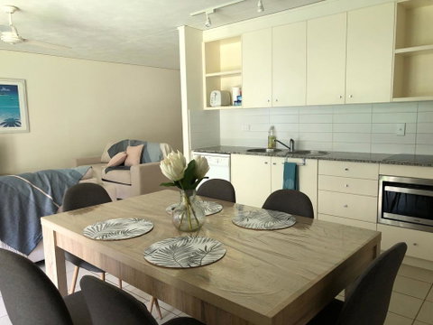 Baden 42 - Rainbow Shores, Ground Floor Unit, Air Conditioned, Overlooking Outdoor Spa - Accommodation Port Hedland 3