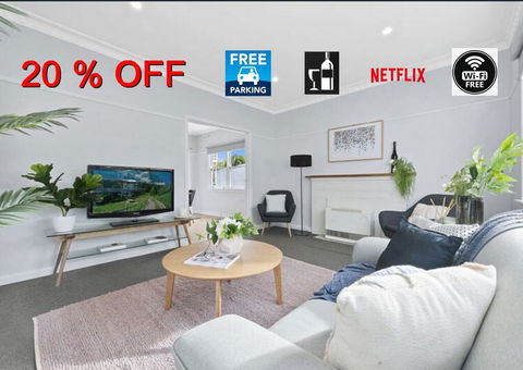 BALLARAT CLOSE 2 CBD + HOSPITAL+3BR HOME+NETFLIX + WiFi + Gift - Accommodation Port Hedland 0