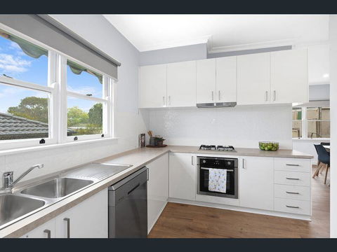 BALLARAT CLOSE 2 CBD + HOSPITAL+3BR HOME+NETFLIX + WiFi + Gift - Accommodation Port Hedland 3