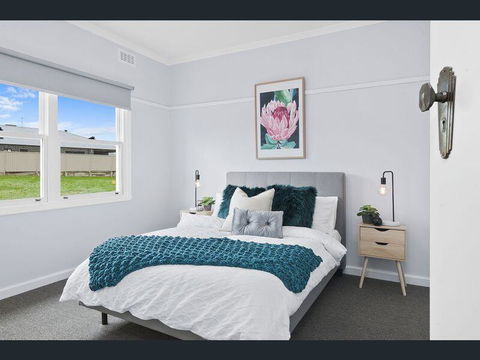 BALLARAT CLOSE 2 CBD + HOSPITAL+3BR HOME+NETFLIX + WiFi + Gift - Accommodation Port Hedland 1