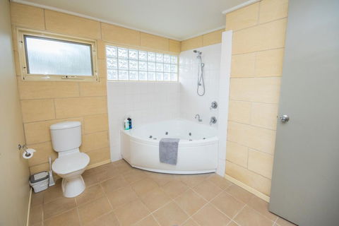 Bayview No 1 - Next To The Beach! - Accommodation Port Hedland 2