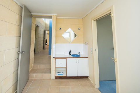 Bayview No 1 - Next To The Beach! - Accommodation Port Hedland 3
