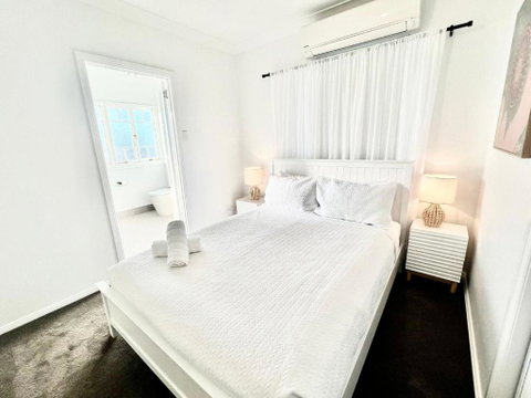 Renovated Queenslander - Upstairs 2km To Stadium - Accommodation Port Hedland 2