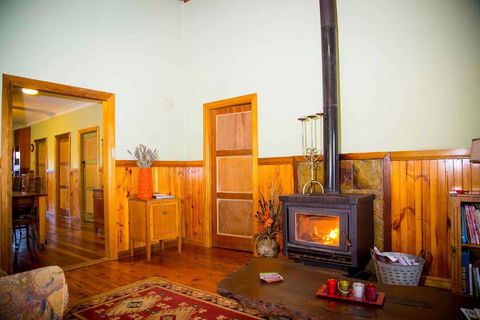 Red Tractor Retreat - Accommodation Port Hedland 1