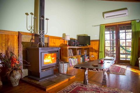 Red Tractor Retreat - Accommodation Port Hedland 3
