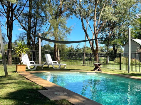 Red Tractor Retreat - Accommodation Port Hedland 2