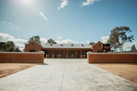 Red Waratah Accommodation - Accommodation Port Hedland 0