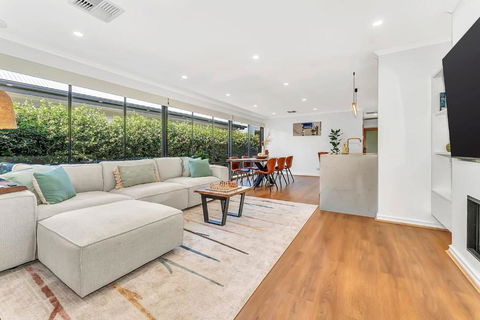 Redbrick Retreat - Generous Coastal Escape - Accommodation Port Hedland 0