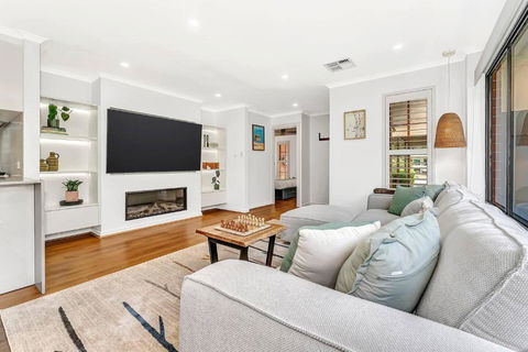 Redbrick Retreat - Generous Coastal Escape - Accommodation Port Hedland 1