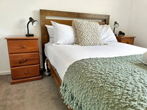 Reel Close! Walk To Everything. Sleeps 6 - Accommodation Port Hedland 2
