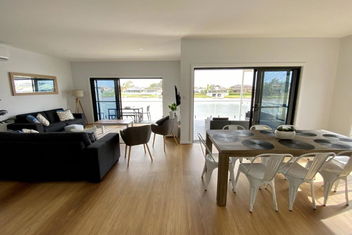 Reflections On The Water with Accommodation Port Hedland