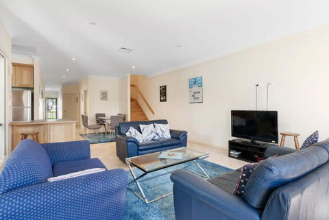 Relax On Charles St - 4A Charles Street Port Elliot - BYO Linen - Accommodation Port Hedland 1