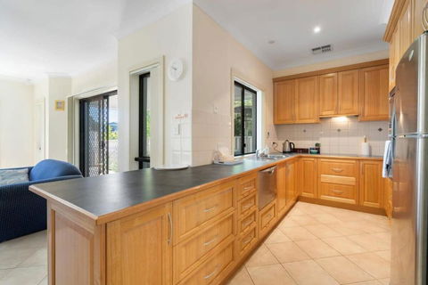 Relax On Charles St - 4A Charles Street Port Elliot - BYO Linen - Accommodation Port Hedland 3