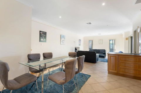Relax On Charles St - 4A Charles Street Port Elliot - BYO Linen - Accommodation Port Hedland 2