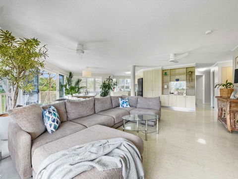Relaxing Ocean View Apartment In Buddina - Accommodation Port Hedland 0