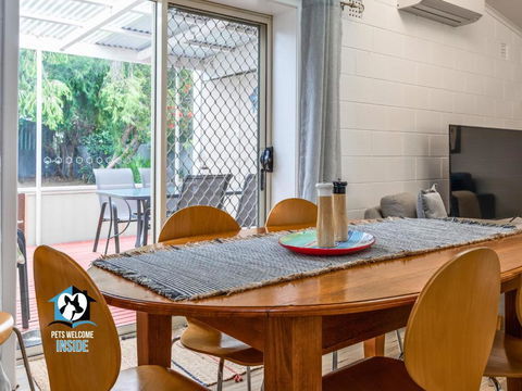 Renovated 3BR One Street To Beach - Accommodation Port Hedland 2