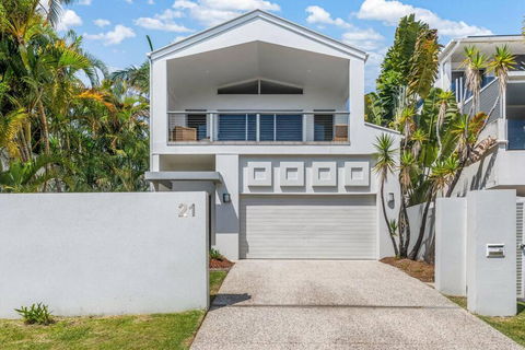 Retreat In The Heart Of Alex - 3BR Sleeps 11, Pool - Accommodation Port Hedland 0