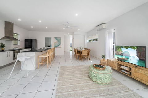 Retreat In The Heart Of Alex - 3BR Sleeps 11, Pool - Accommodation Port Hedland 1
