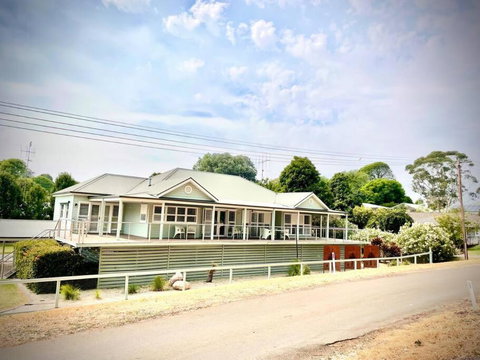 River Front On Hennessy - Accommodation Port Hedland 0