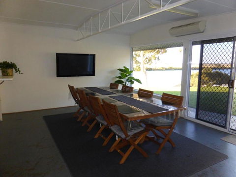 Riverfront Holiday House - Accommodation Port Hedland 1