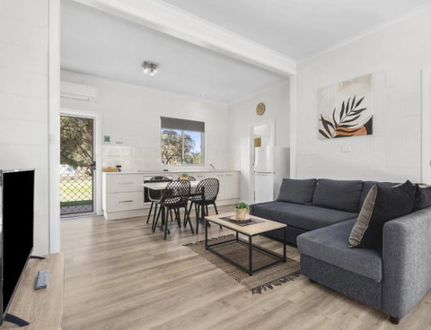 Riversands Rest Accommodation Paringa - River Box Cottage - Accommodation Port Hedland 1