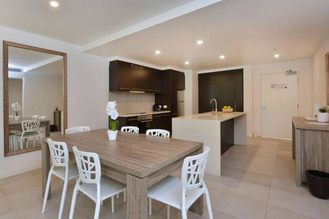 Resort-style Swim Out - A True Tropical Oasis - Accommodation Port Hedland 3