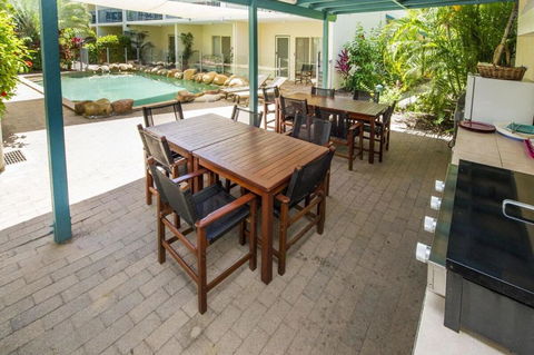 SAILS 9 Beachfront Getaway Horseshoe Bay - Accommodation Port Hedland 3