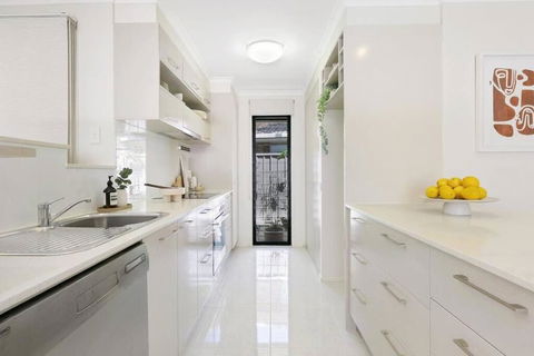 Riviera Road Miami - 4BRM Dual Villa - Accommodation Port Hedland 3