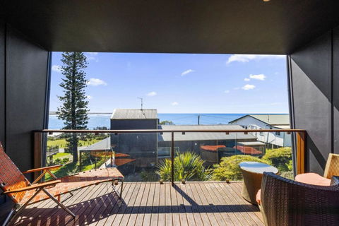 Rock Ledge - Accommodation Port Hedland 0
