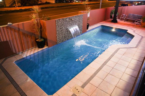 Rocky Resort Motor Inn - Accommodation Port Hedland 2