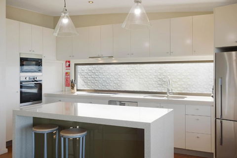 Rolling Waves 3 - Beach Access & Pet Friendly! - Accommodation Port Hedland 3