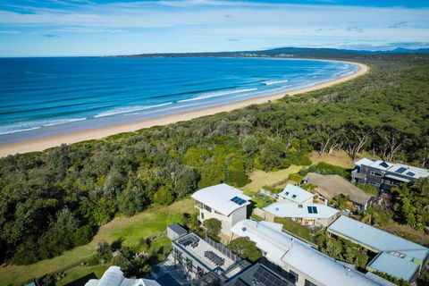 Rolling Waves 3 - Beach Access & Pet Friendly! - Accommodation Port Hedland 0