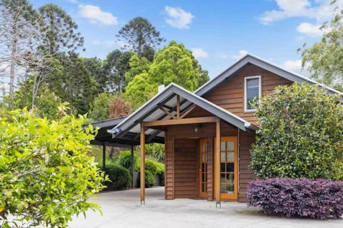 Romantic Lakeview Cottage - Accommodation Port Hedland 1