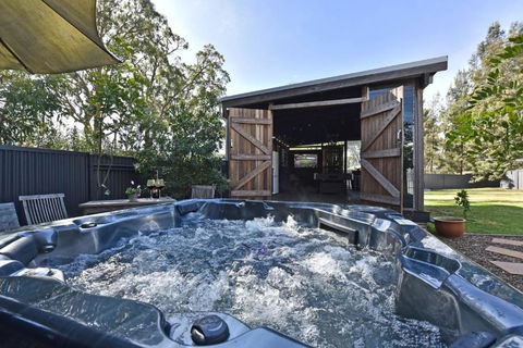 Rose Cottage Studio Romantic Or Solo Getaway. Spa, Games Room - Accommodation Port Hedland 0