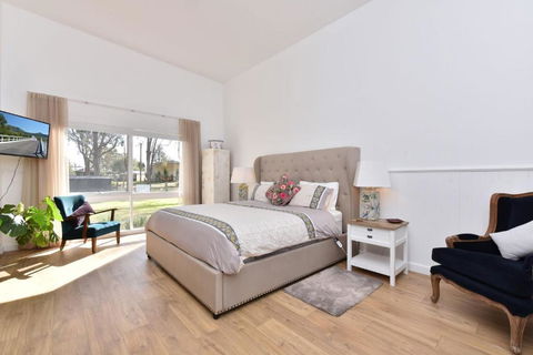 Rose Cottage Studio Romantic Or Solo Getaway. Spa, Games Room - Accommodation Port Hedland 2