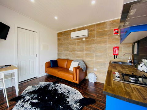 Rose Quartz - 1 Bed With Mountain Views - Kundalini Lodge - Accommodation Port Hedland 3