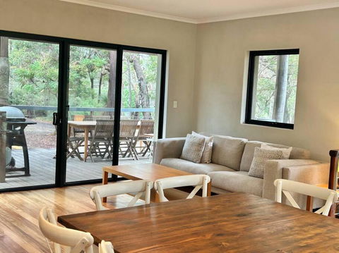 Rosella - Bushland Hideaway - Accommodation Port Hedland 0