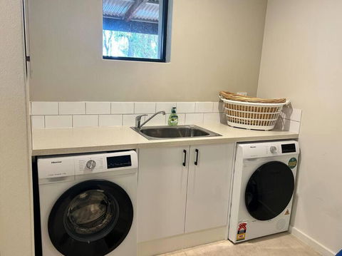 Rosella - Bushland Hideaway - Accommodation Port Hedland 2