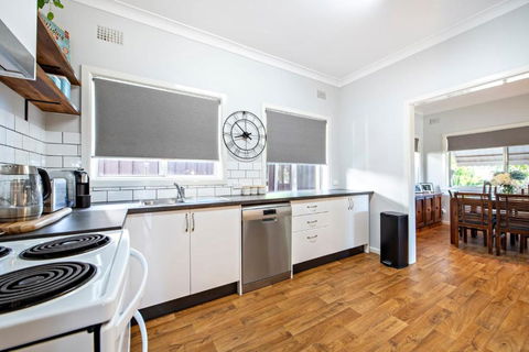 Rosewood Cottage - Stroll To Central, Cosy Escape - Accommodation Port Hedland 1