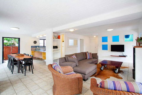 Ross Cres Spacious Private Beach House - Accommodation Port Hedland 2