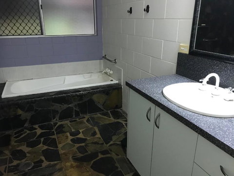 Royal Palm Cottage, Entire Two Bedroom 2 Bathroom House With Pool - Accommodation Port Hedland 3