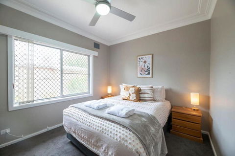 Roycox Cottage - Charming Escape, Fireplace - Accommodation Port Hedland 1